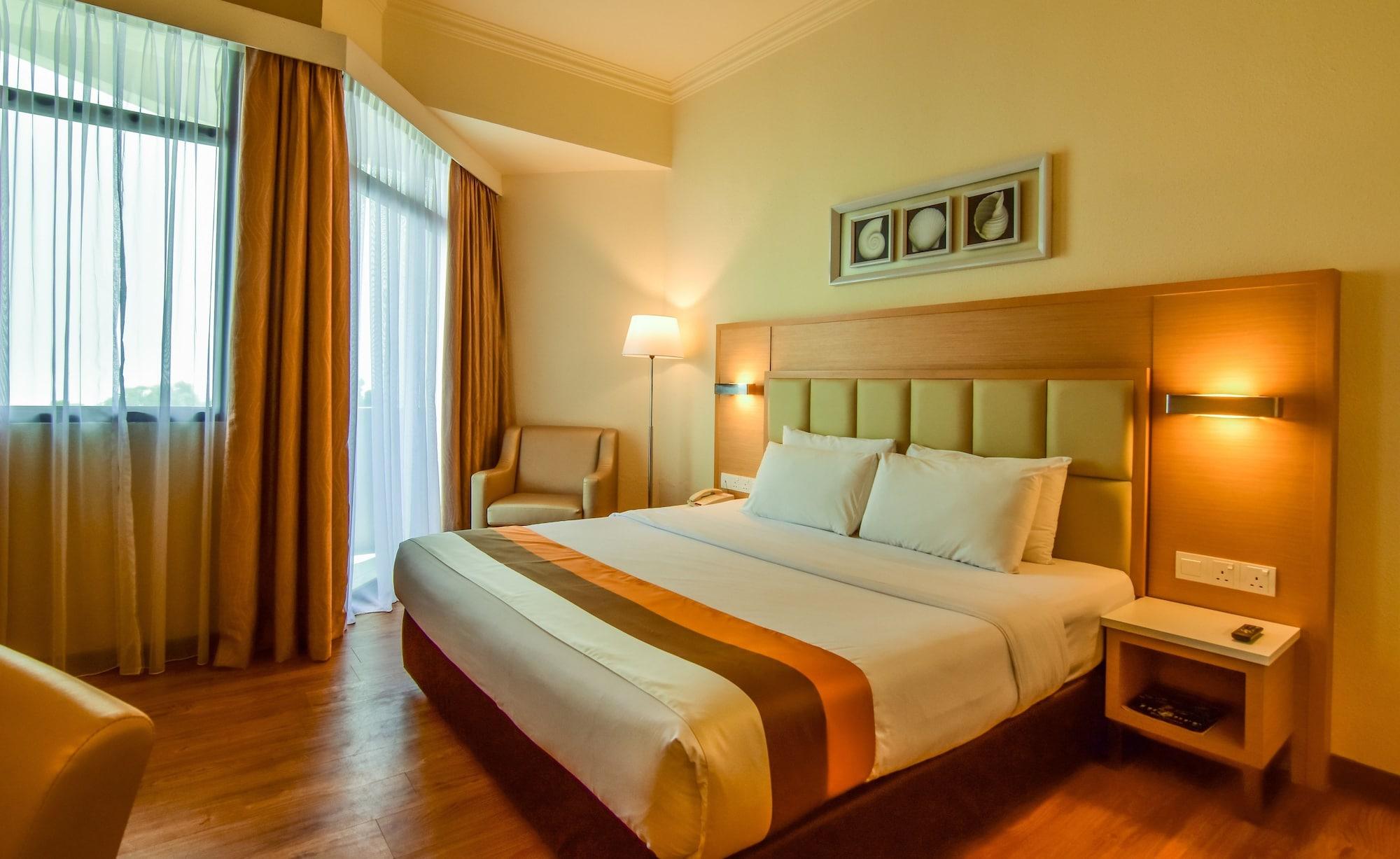 טנג'ונג בונגא Hotel Sentral Seaview @ ​Beachfront מראה חיצוני תמונה