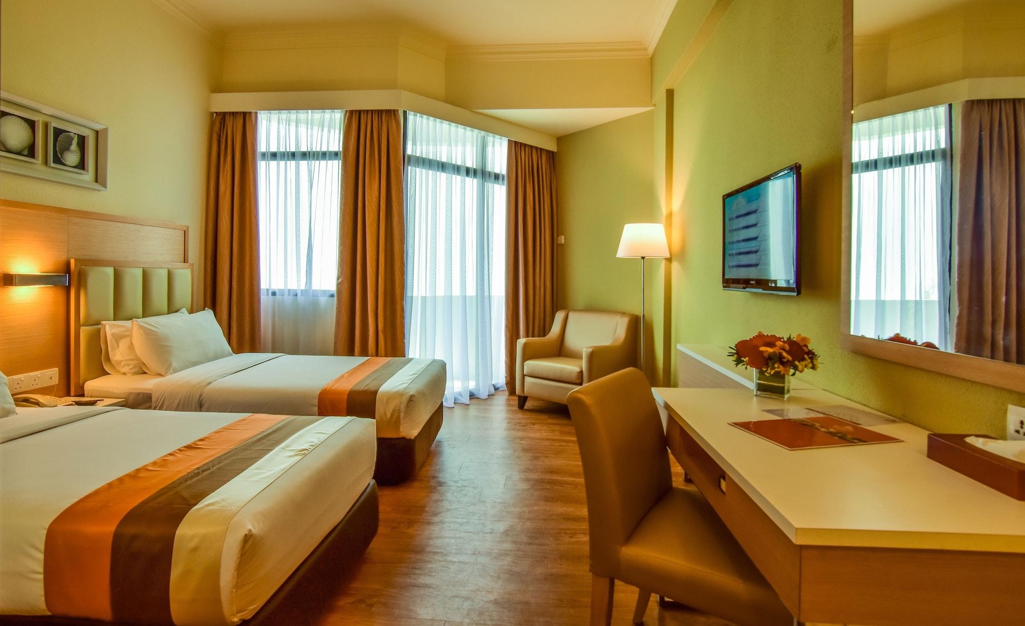 טנג'ונג בונגא Hotel Sentral Seaview @ ​Beachfront מראה חיצוני תמונה