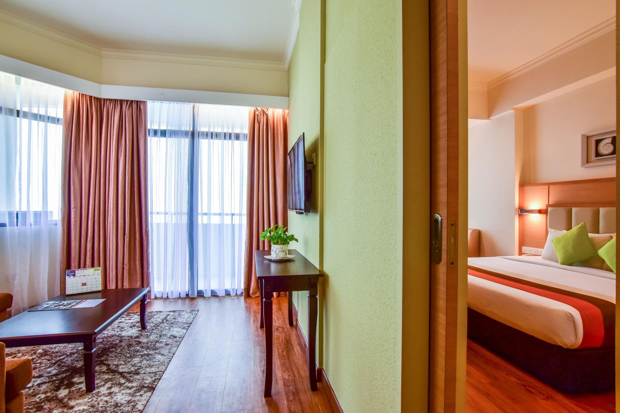 טנג'ונג בונגא Hotel Sentral Seaview @ ​Beachfront מראה חיצוני תמונה