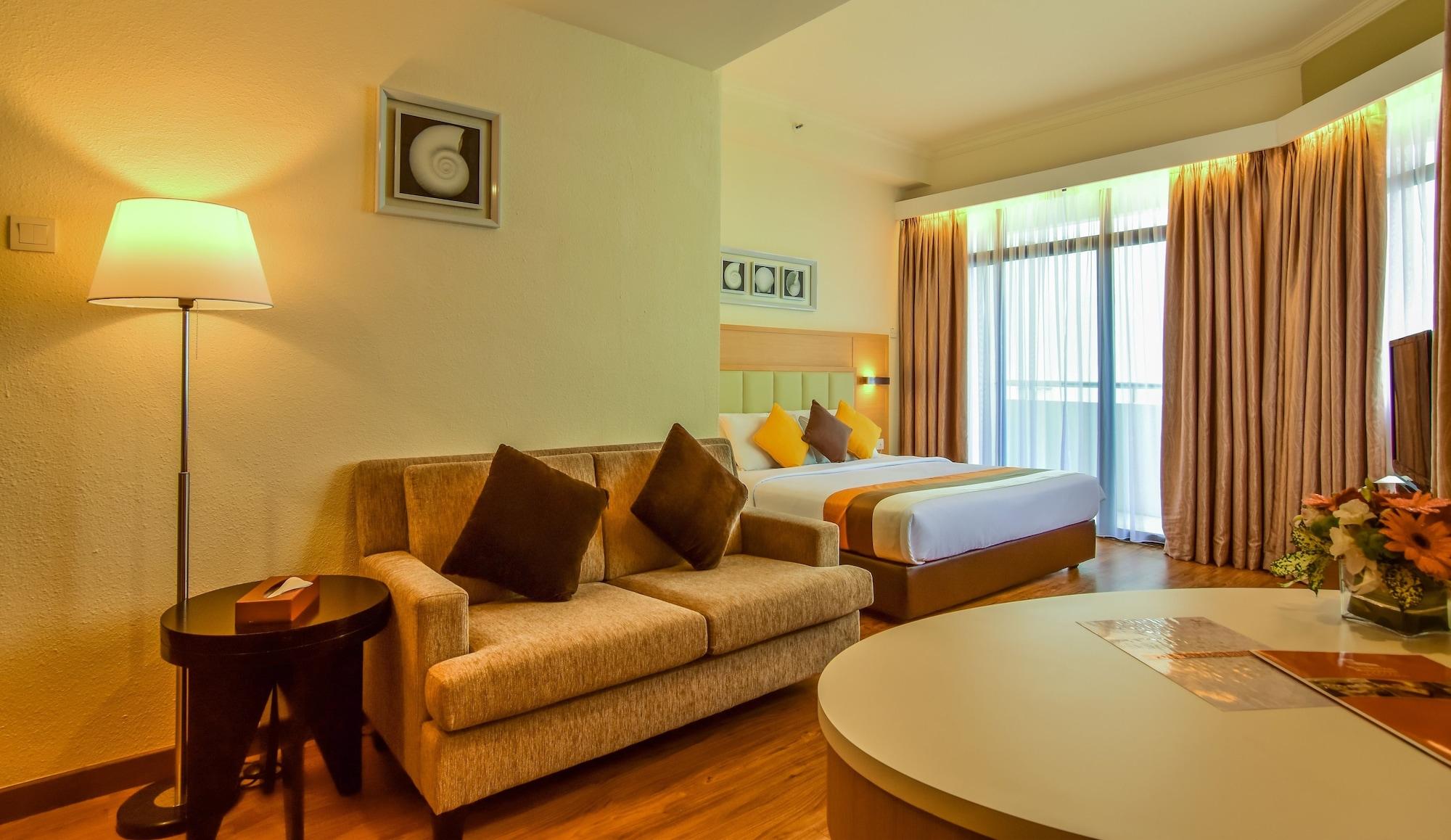 טנג'ונג בונגא Hotel Sentral Seaview @ ​Beachfront מראה חיצוני תמונה