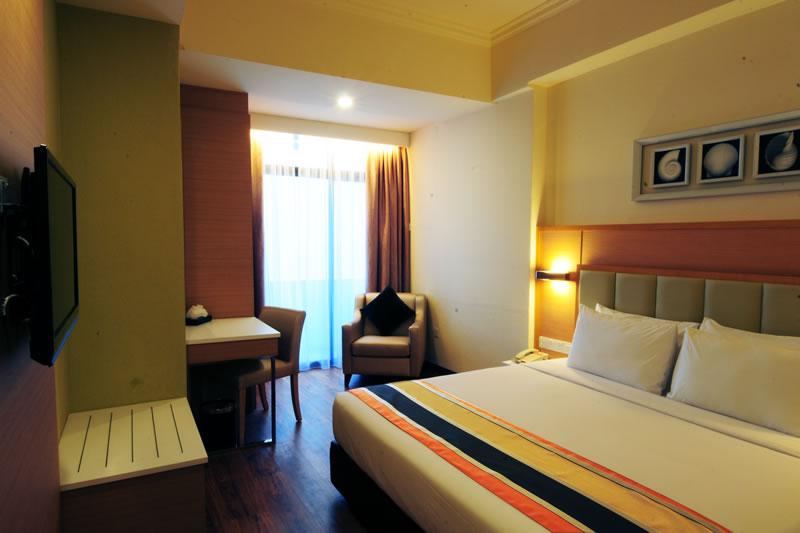 טנג'ונג בונגא Hotel Sentral Seaview @ ​Beachfront מראה חיצוני תמונה