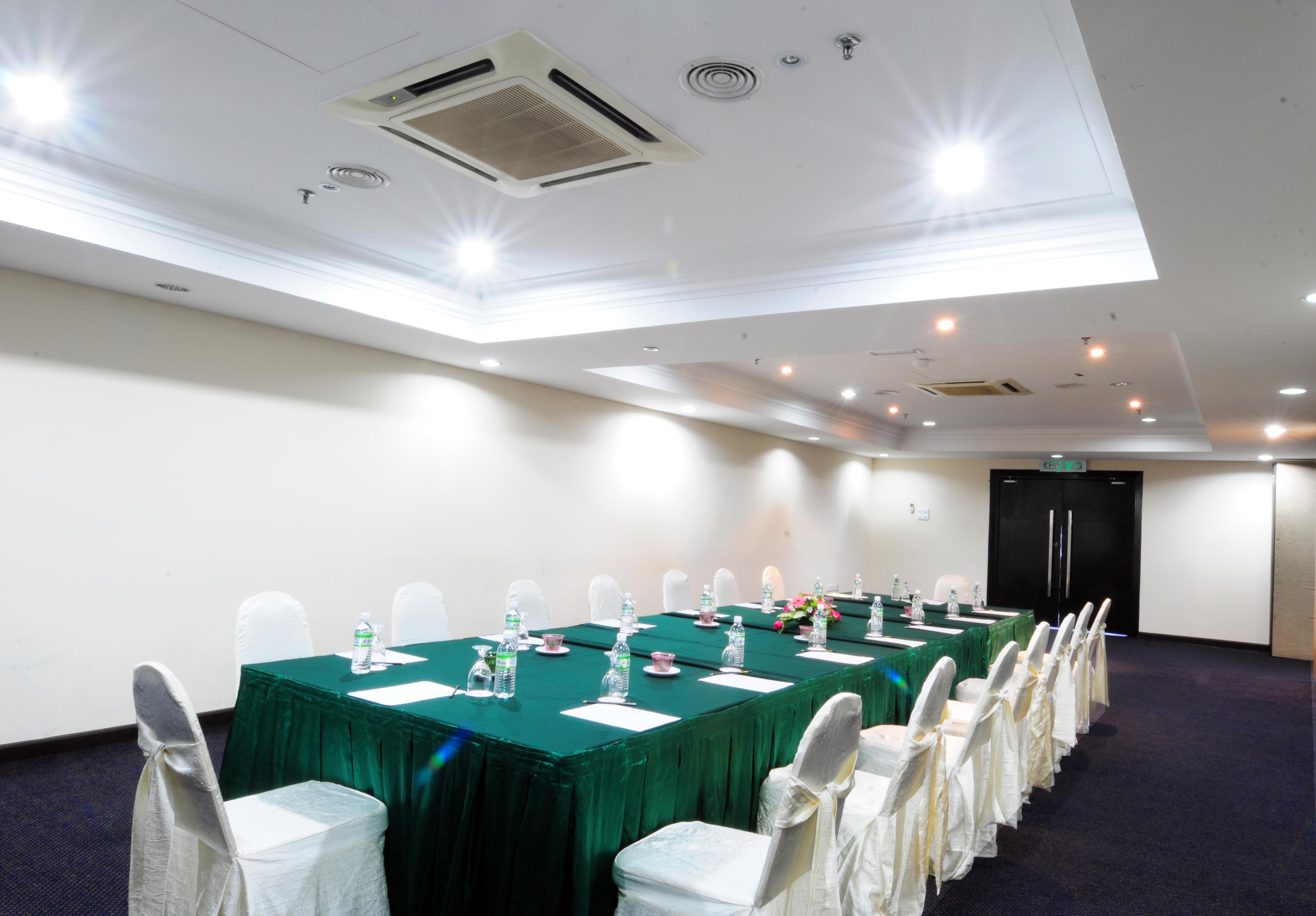 טנג'ונג בונגא Hotel Sentral Seaview @ ​Beachfront מראה חיצוני תמונה