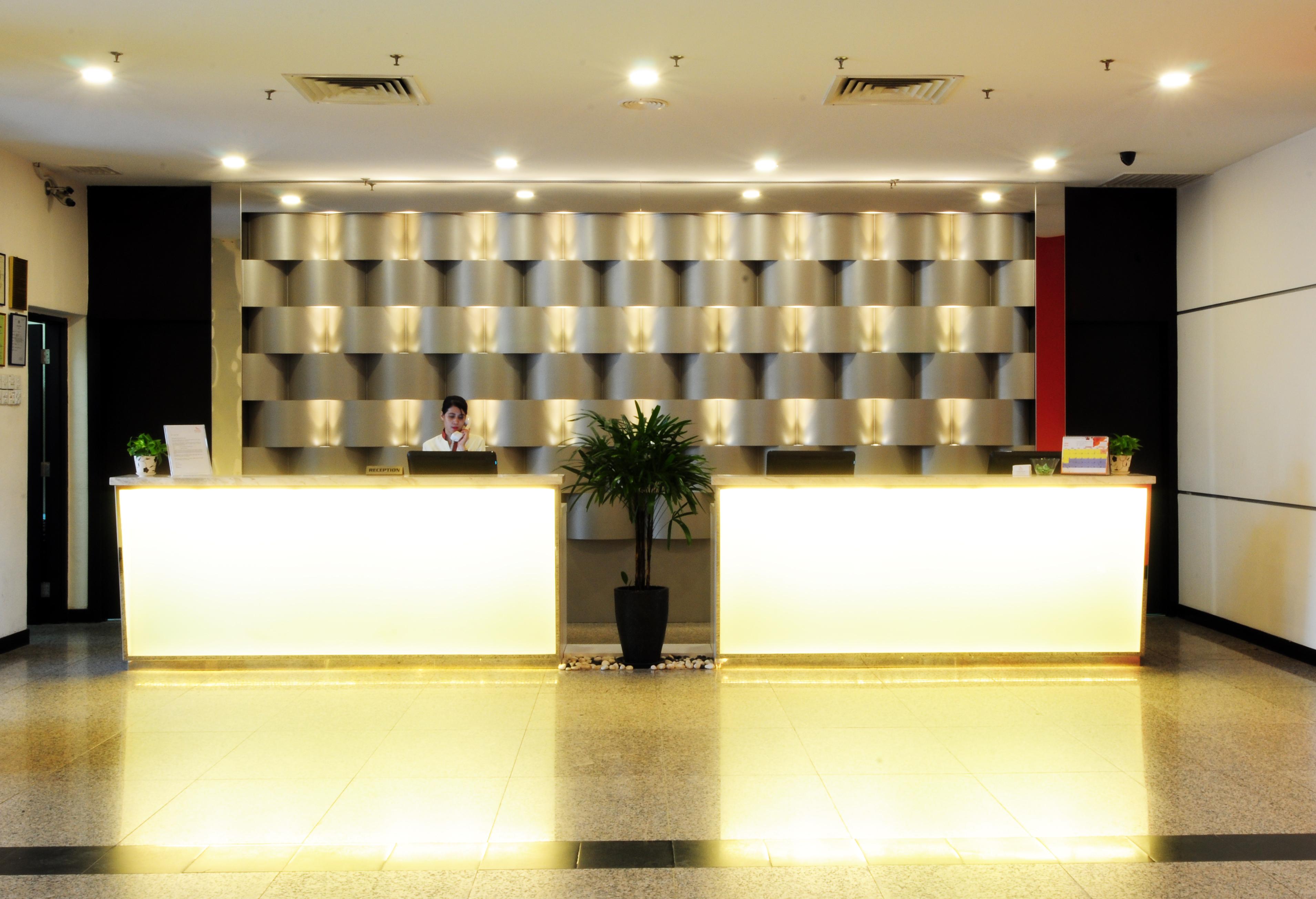 טנג'ונג בונגא Hotel Sentral Seaview @ ​Beachfront מראה חיצוני תמונה