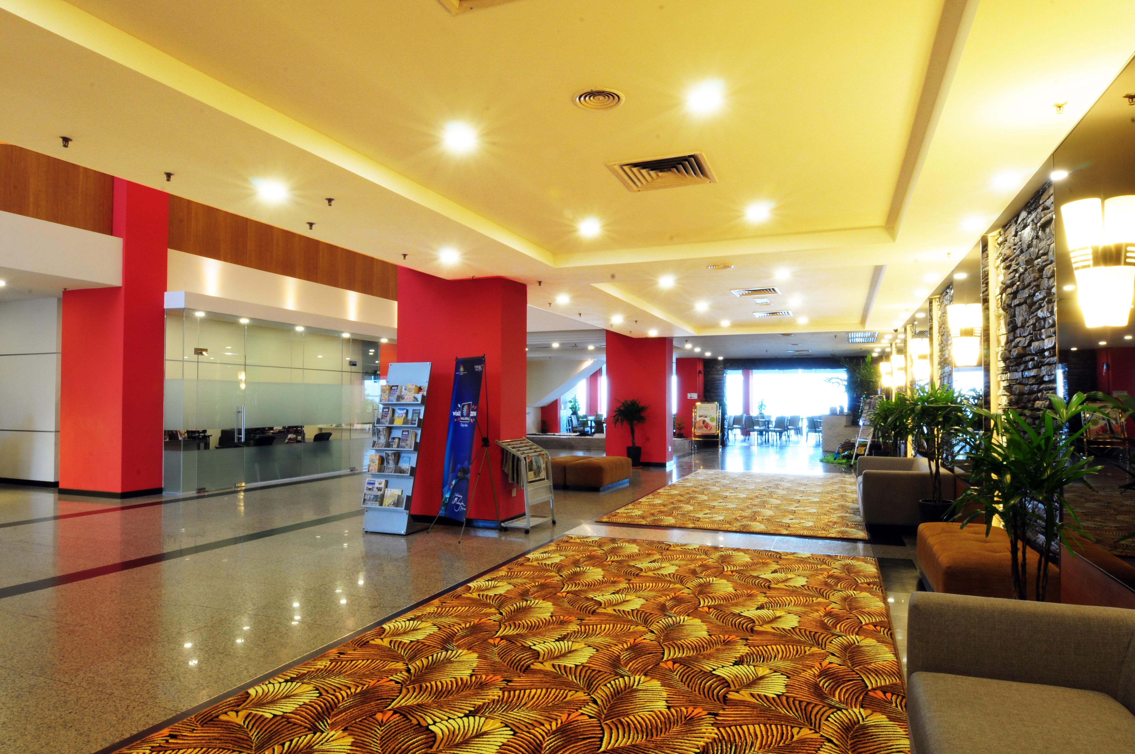 טנג'ונג בונגא Hotel Sentral Seaview @ ​Beachfront מראה חיצוני תמונה