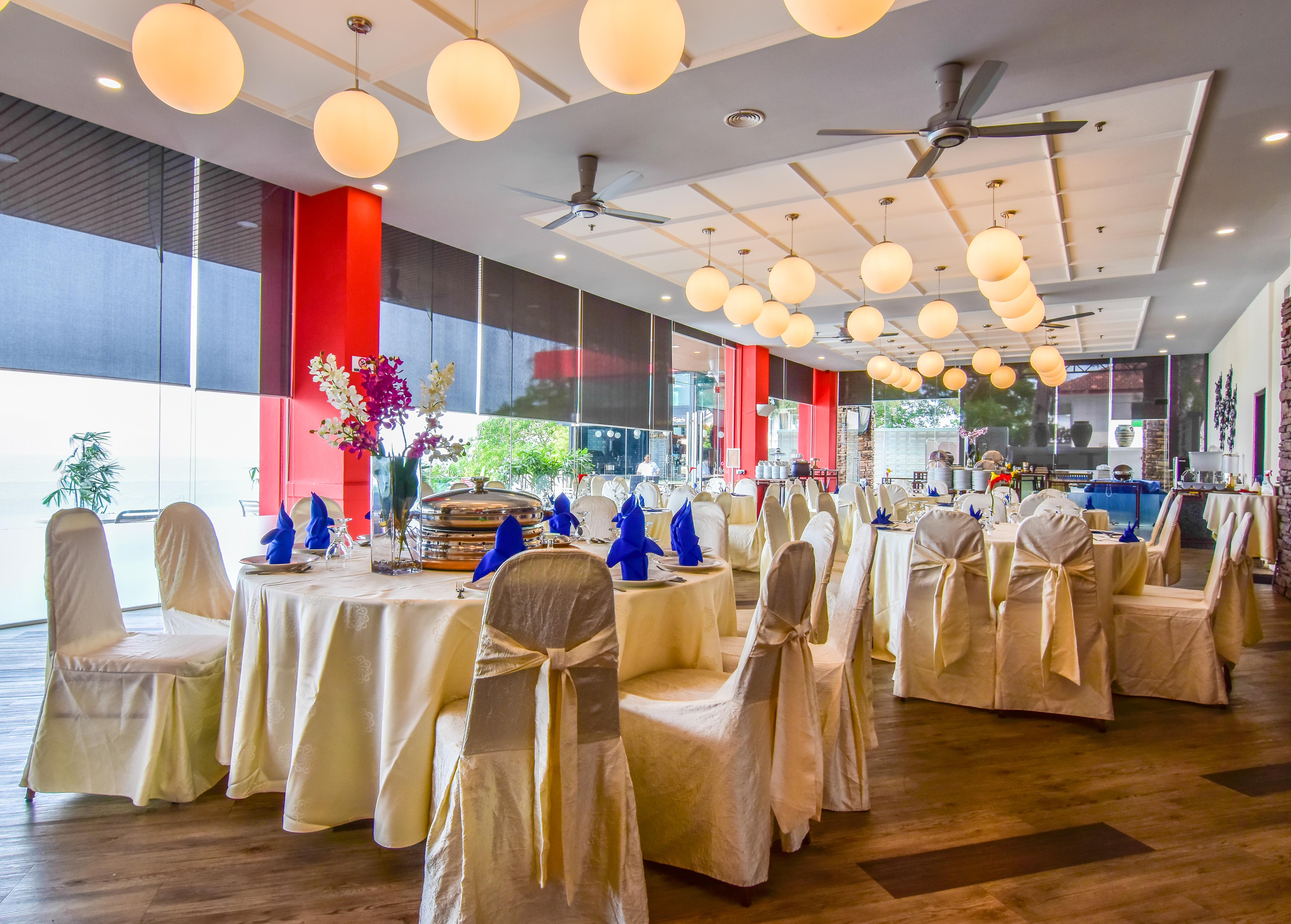 טנג'ונג בונגא Hotel Sentral Seaview @ ​Beachfront מראה חיצוני תמונה