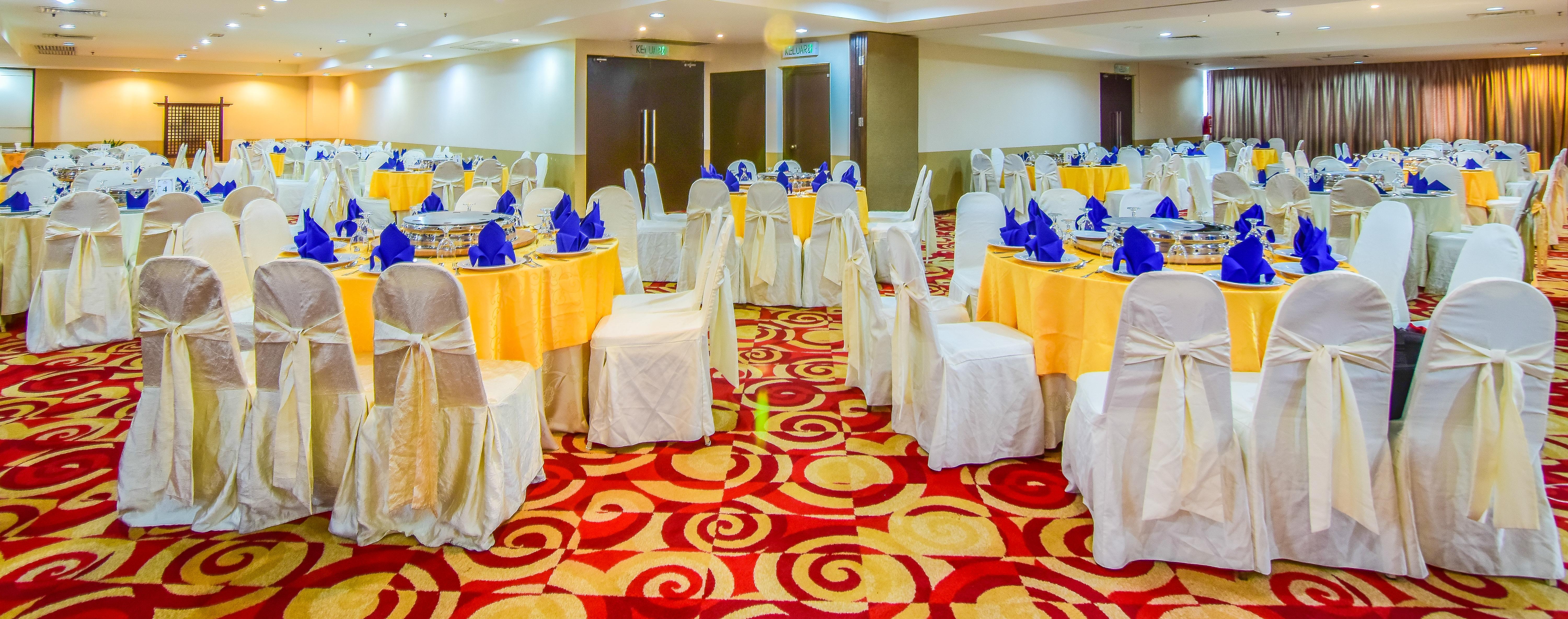 טנג'ונג בונגא Hotel Sentral Seaview @ ​Beachfront מראה חיצוני תמונה