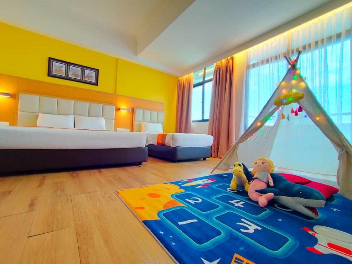 טנג'ונג בונגא Hotel Sentral Seaview @ ​Beachfront מראה חיצוני תמונה