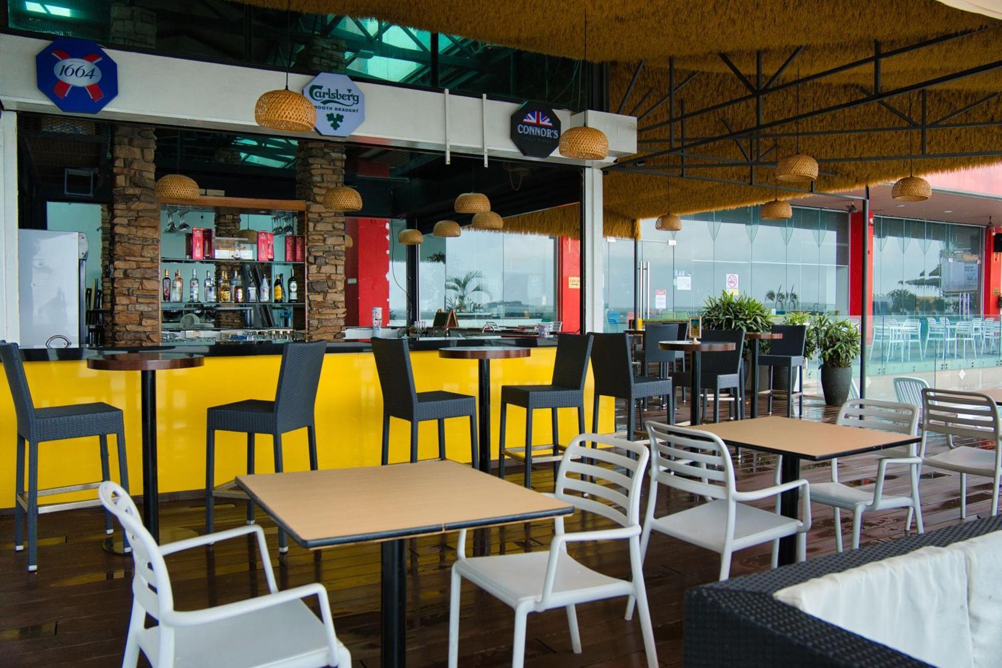 טנג'ונג בונגא Hotel Sentral Seaview @ ​Beachfront מראה חיצוני תמונה