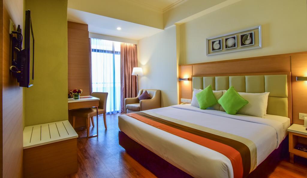 טנג'ונג בונגא Hotel Sentral Seaview @ ​Beachfront מראה חיצוני תמונה