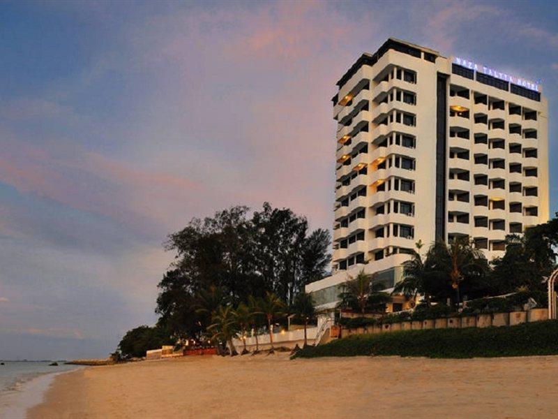 טנג'ונג בונגא Hotel Sentral Seaview @ ​Beachfront מראה חיצוני תמונה