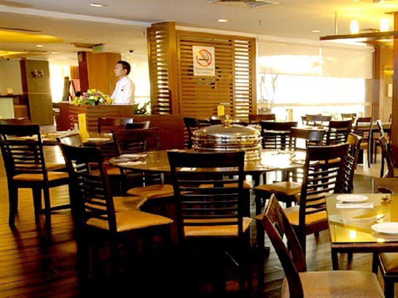 טנג'ונג בונגא Hotel Sentral Seaview @ ​Beachfront מראה חיצוני תמונה