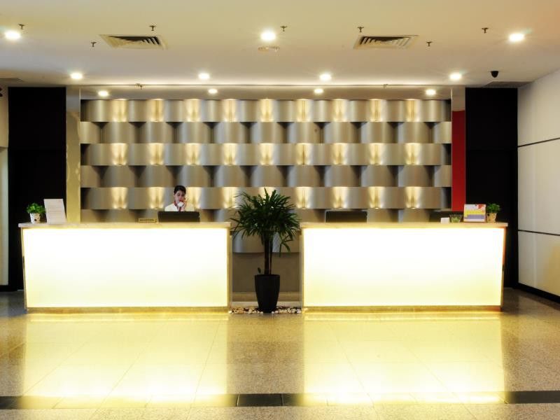 טנג'ונג בונגא Hotel Sentral Seaview @ ​Beachfront מראה חיצוני תמונה