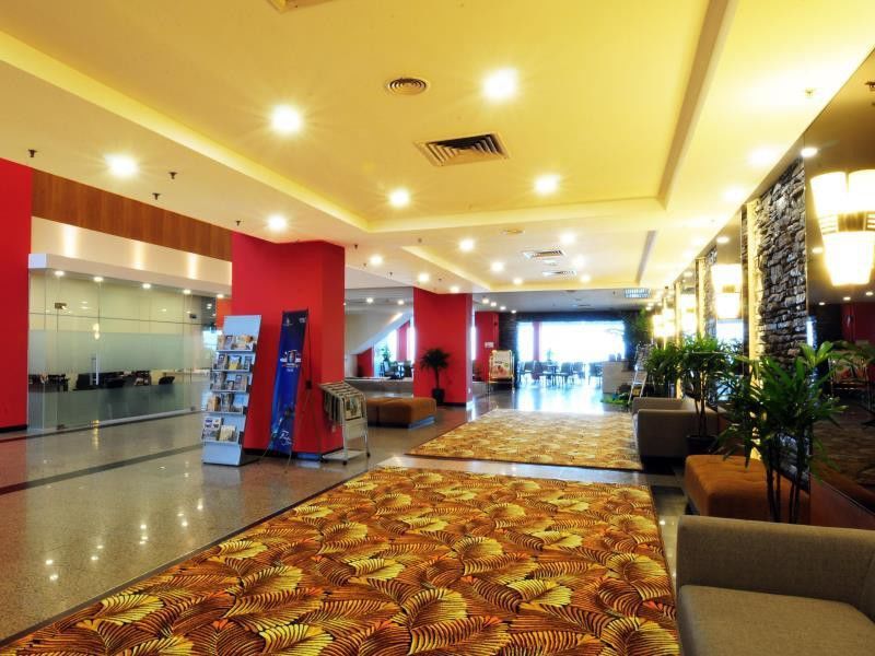 טנג'ונג בונגא Hotel Sentral Seaview @ ​Beachfront מראה חיצוני תמונה