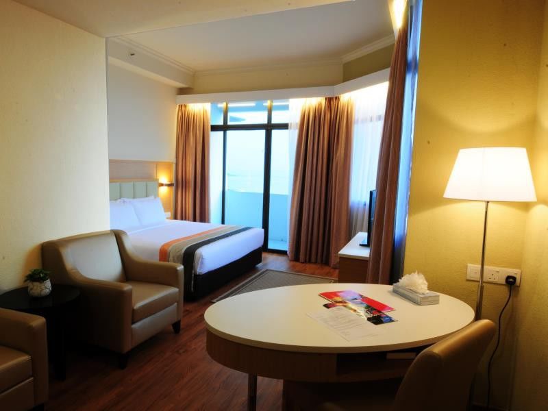 טנג'ונג בונגא Hotel Sentral Seaview @ ​Beachfront מראה חיצוני תמונה