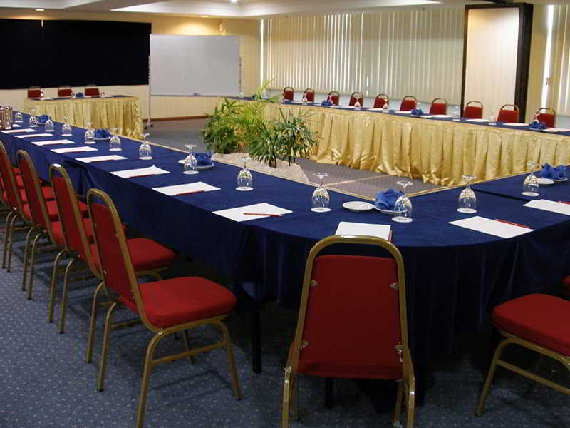 טנג'ונג בונגא Hotel Sentral Seaview @ ​Beachfront מראה חיצוני תמונה