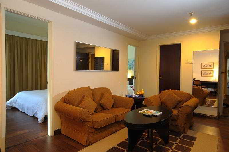 טנג'ונג בונגא Hotel Sentral Seaview @ ​Beachfront מראה חיצוני תמונה