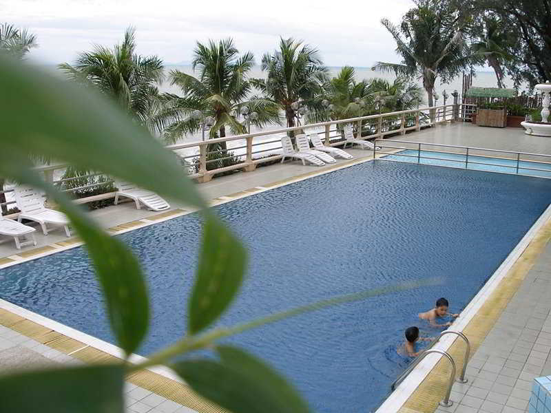 טנג'ונג בונגא Hotel Sentral Seaview @ ​Beachfront מראה חיצוני תמונה
