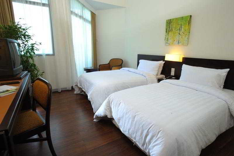 טנג'ונג בונגא Hotel Sentral Seaview @ ​Beachfront מראה חיצוני תמונה