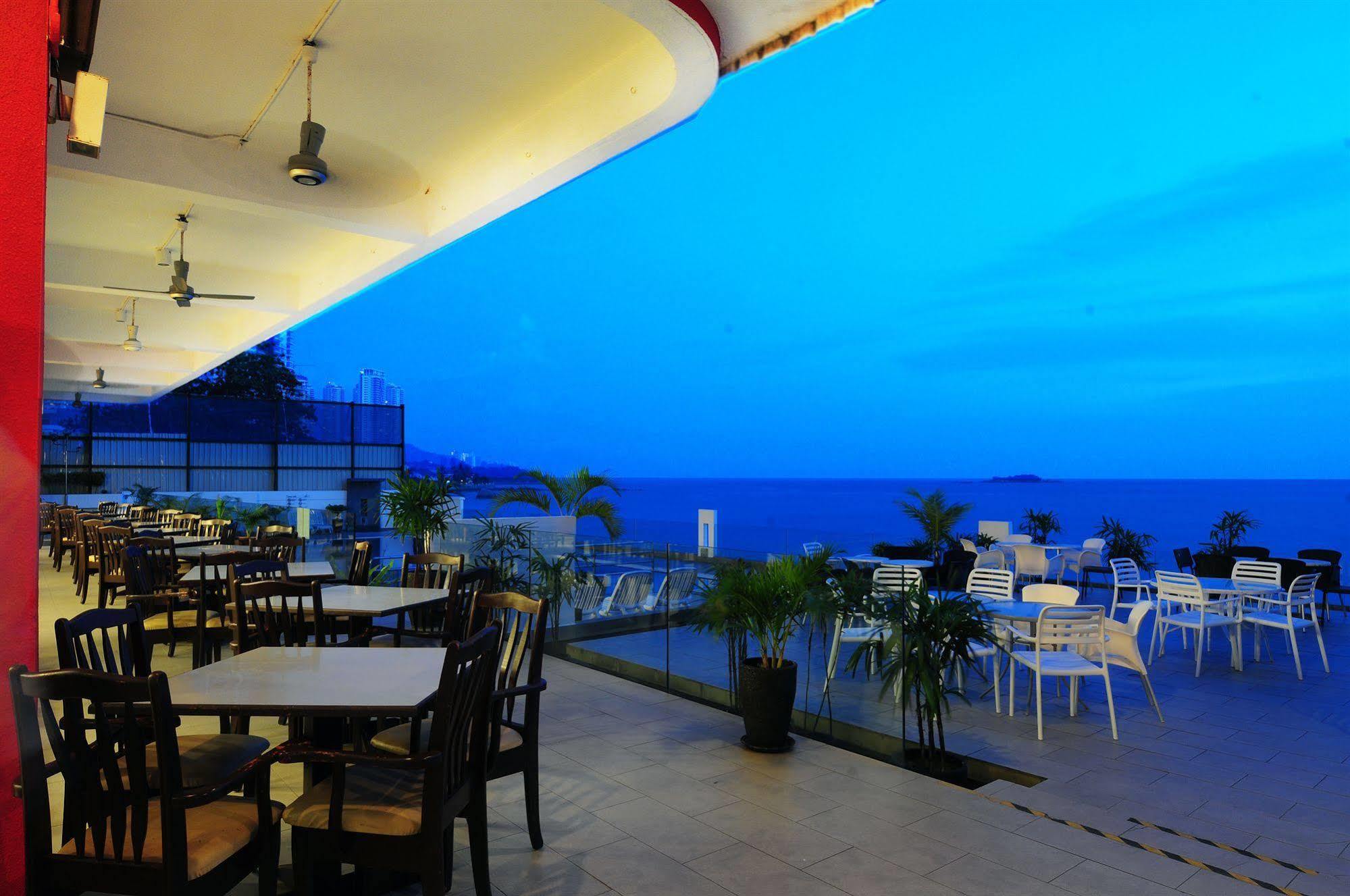 טנג'ונג בונגא Hotel Sentral Seaview @ ​Beachfront מראה חיצוני תמונה