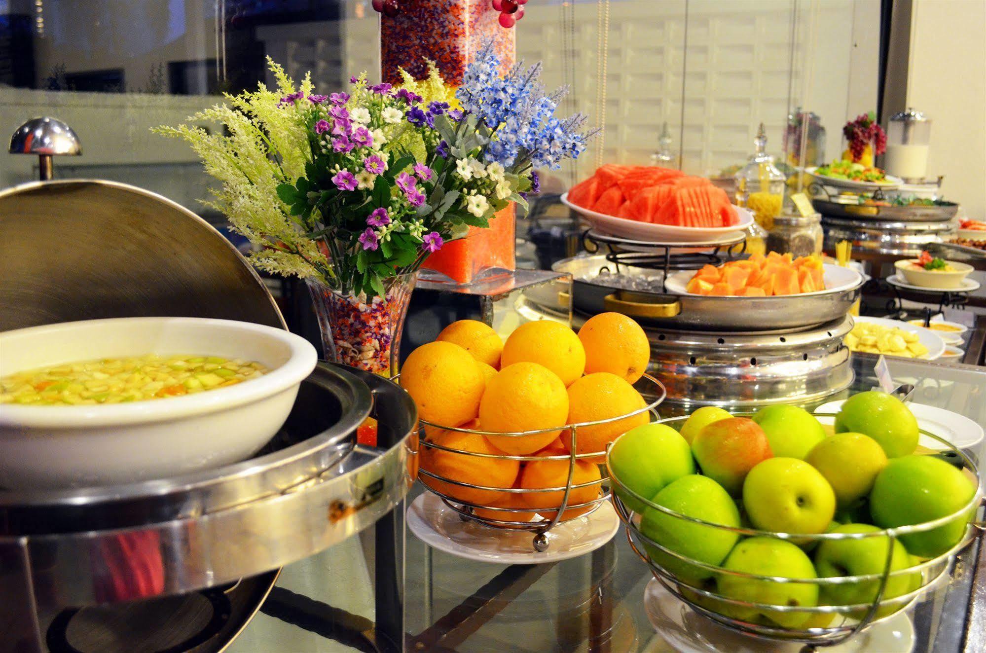 טנג'ונג בונגא Hotel Sentral Seaview @ ​Beachfront מראה חיצוני תמונה